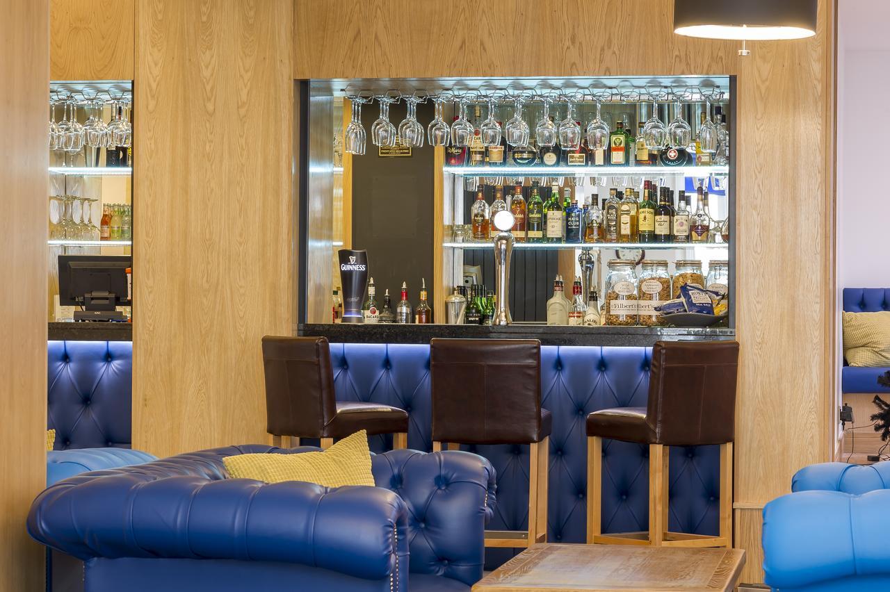 אילפרקומב Carlton Hotel מראה חיצוני תמונה