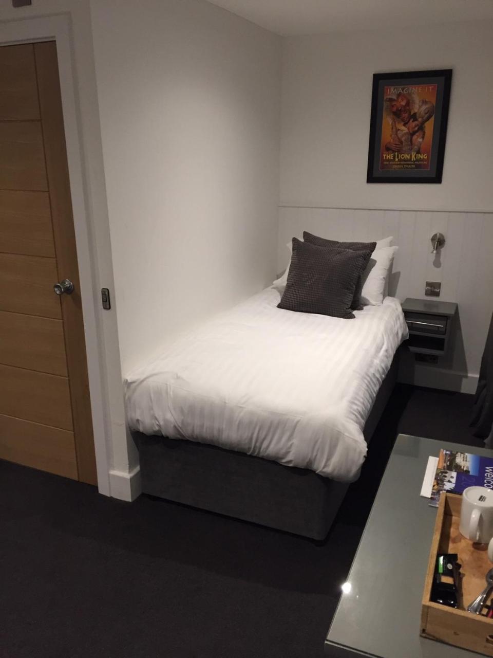 אילפרקומב Carlton Hotel מראה חיצוני תמונה